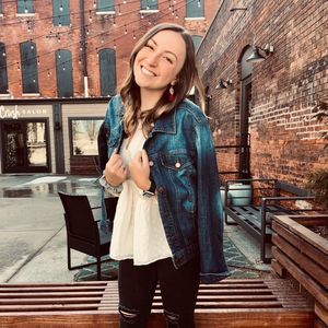 Meet your Posher, Alexis